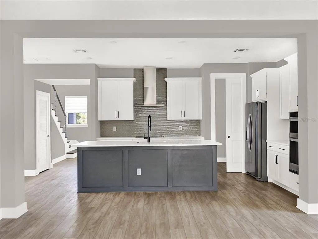Building Photo - 13782 Grignard Aly