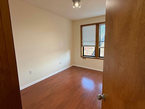 3rd image of 2529 44th St APT 2