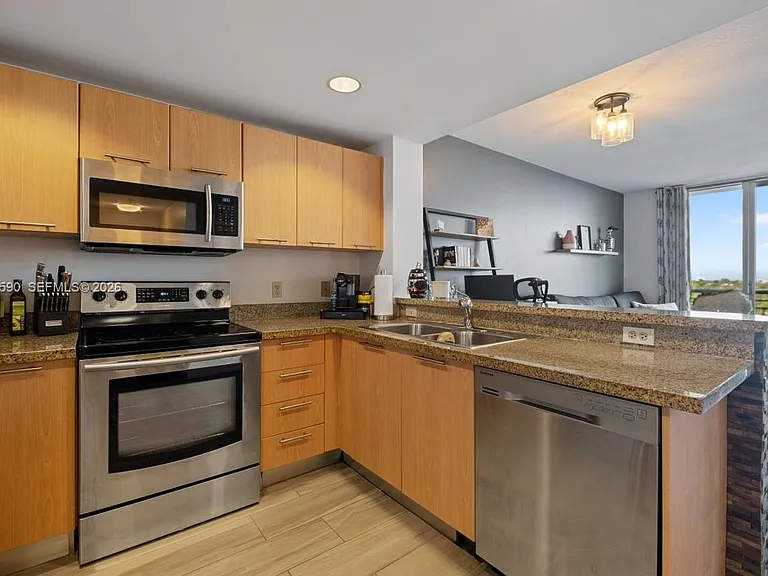 2021 SW 3rd Ave #602 — Photo 5