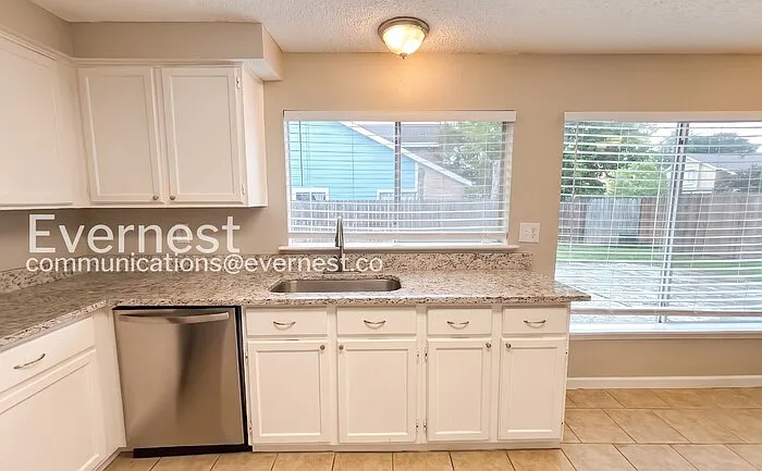 2719 Meadowgrass Ln — Photo 10