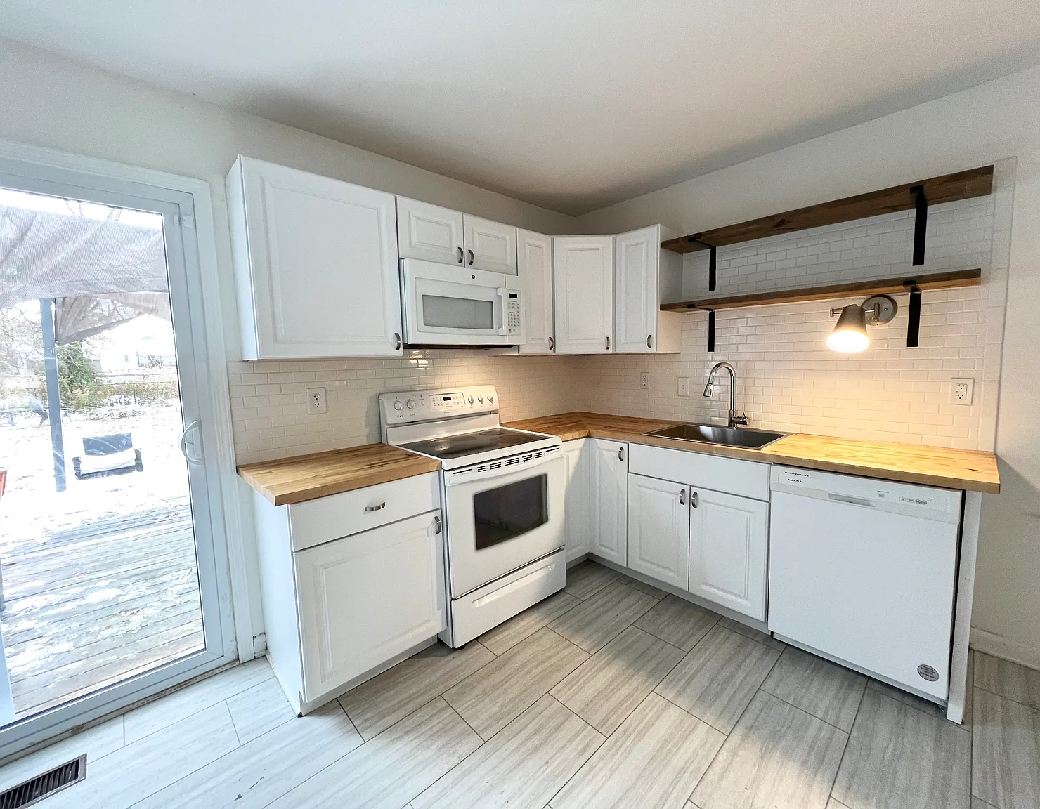 918 W Auman Dr photo 1
