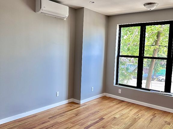 5th image of 657 Bryant Ave #3