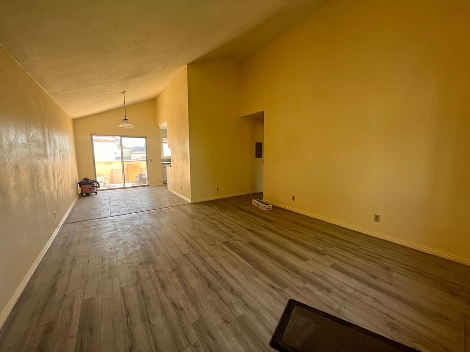 Pic from entry, living room and dining room.