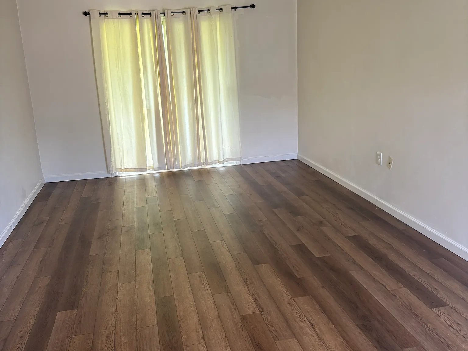 3 bed, 1025 sqft, $1,595 — Photo 3