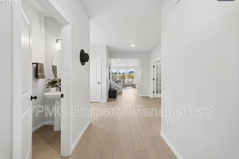 3 bed, 2.5 bath, 2279 sqft, $3,295 — Photo 3