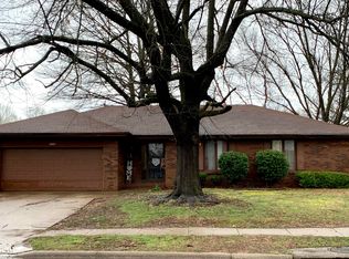 2849 E Linwood St, Springfield, MO 65804