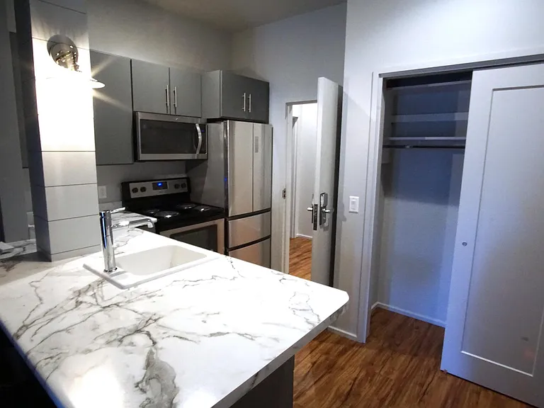 117 E Maumee St — Photo 11