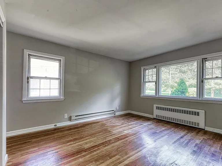 33-15 High St — Photo 12