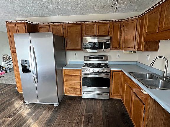 5th image of 770 Berkley Dr