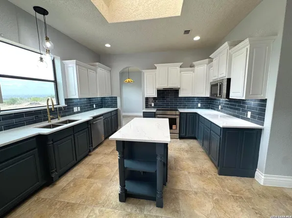 443 BRIDLEGATE BLVD, Bandera, TX 78003