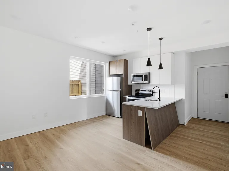 613 N Brooklyn St #5 — Photo 2