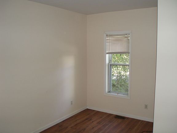 4th image of 125 Center St
