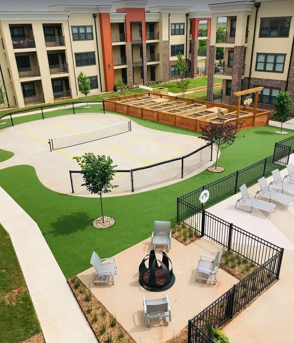 Crown Lone Oak Apartment Homes — Photo 3