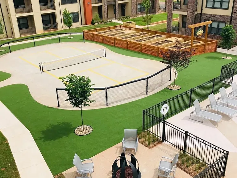 Crown Lone Oak Apartment Homes — Photo 3