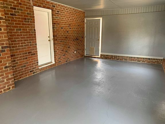 Attached 1 car garage