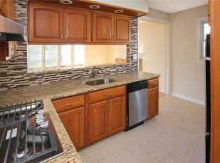 16 Hull Dr, Edison, NJ