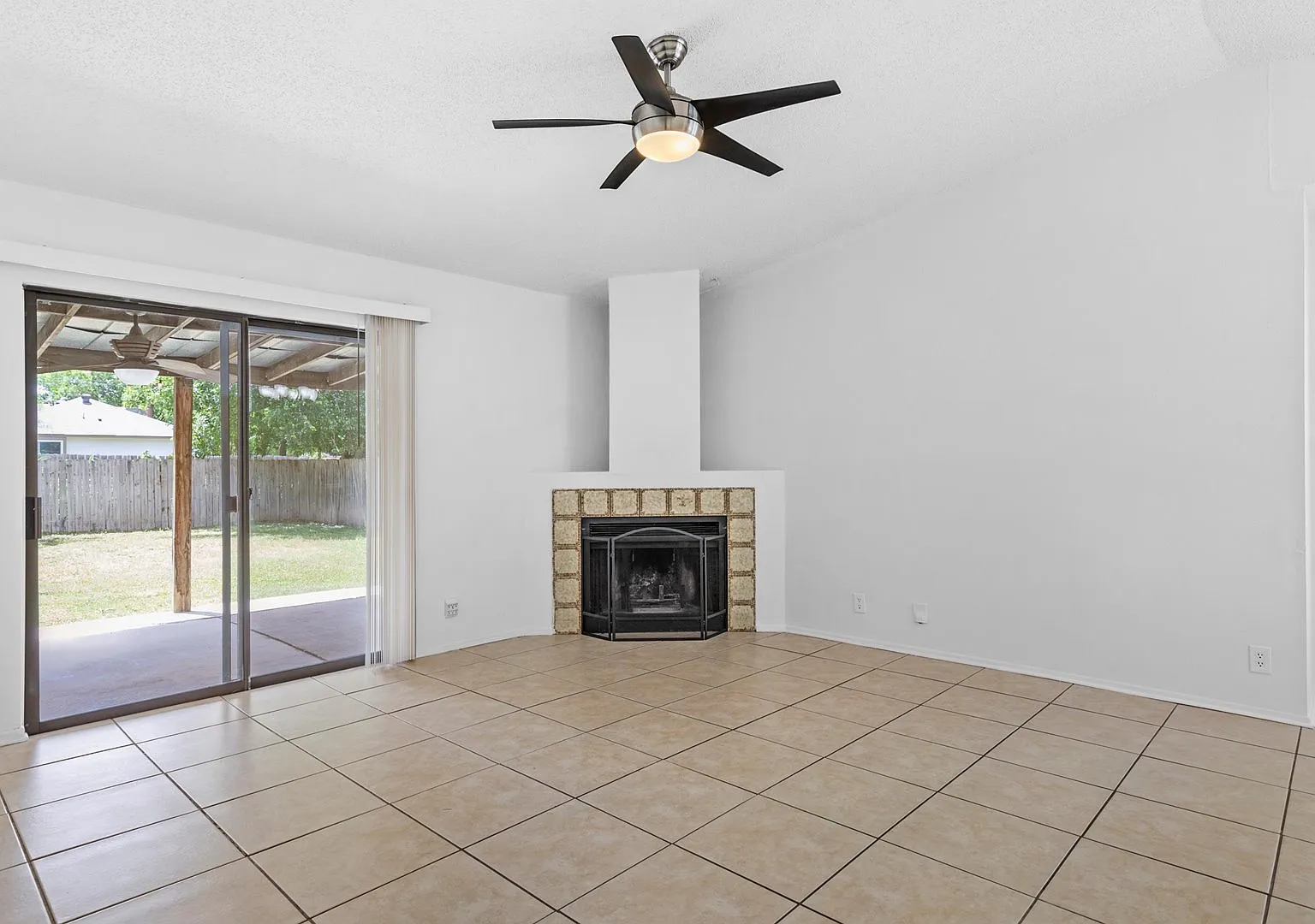 3 bed, 962 sqft, $1,395 — Photo 3