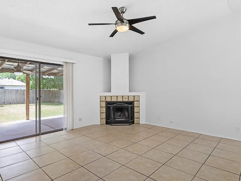 2823 Ash Field Dr — Photo 3