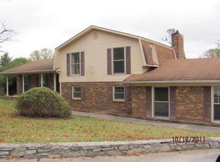 208 Chadwick Dr, Fayetteville, TN 37334