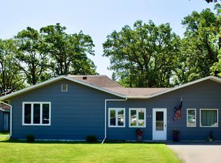404 Lincoln Ave W, Karlstad, MN 56732