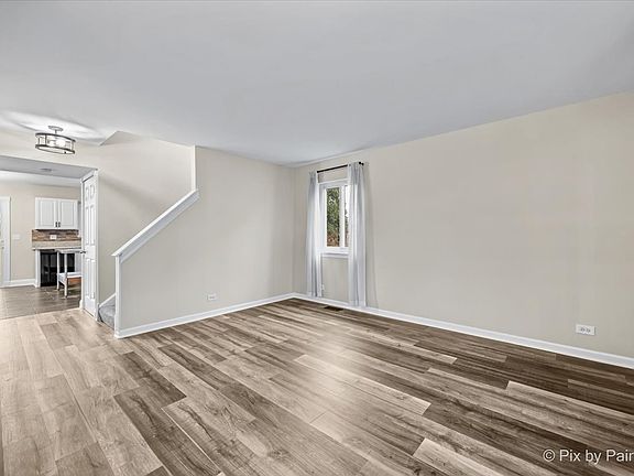 4th image of 211 Bridlewood Cir