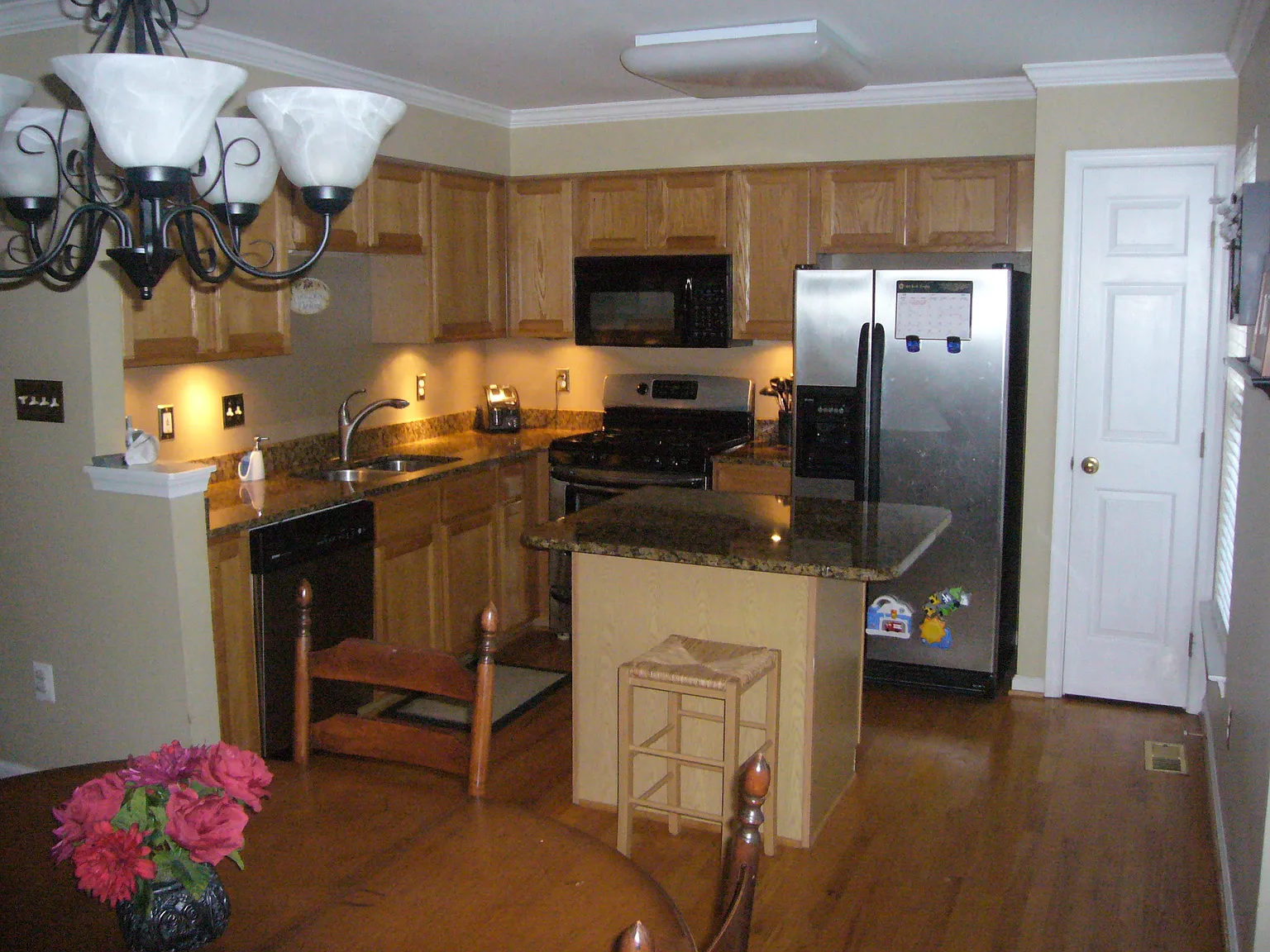 4 bed, 3.5 bath, 1260 sqft, $2,725 — Photo 3