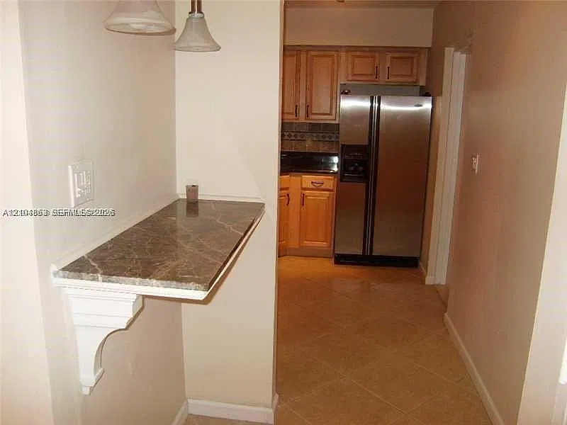 Oakland Shores Condominiu — Photo 2