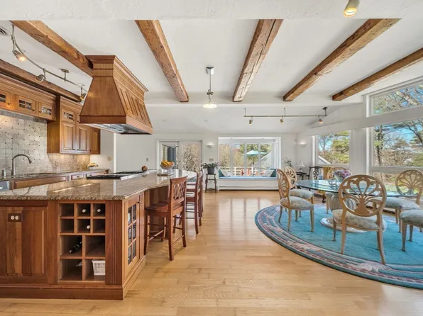 39 Kings Grant Rd, Weston, MA 02493