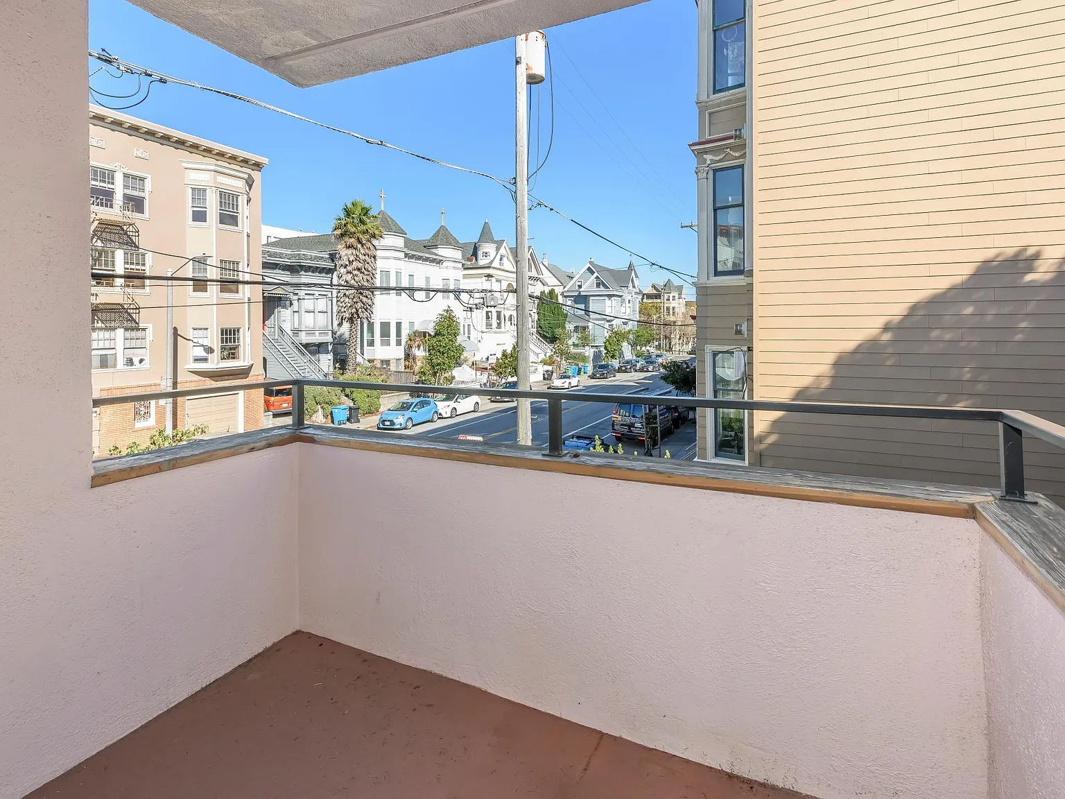 590 Baker St — Photo 1