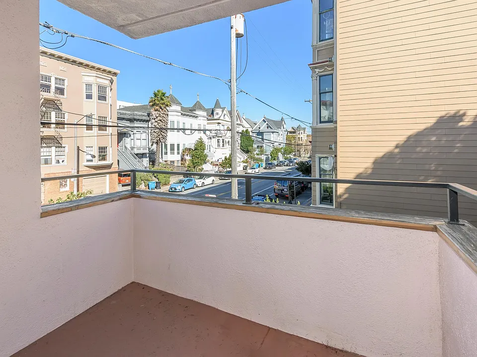 590 Baker St #8