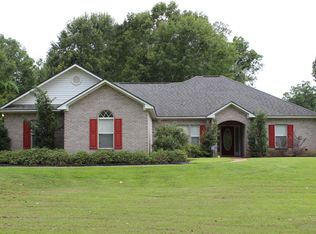 110 Dogwood Lake Dr, Vicksburg, MS 39183
