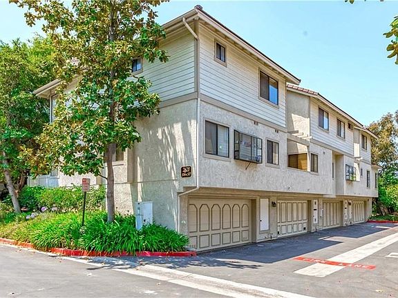2nd image of 2621 Plaza Del Amo Unit 524