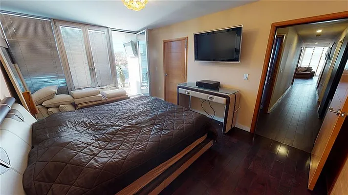 Sold by Remax Edge | media 9