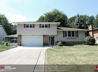 6590 Fairweather Dr, Middleburg Heights, OH 44130