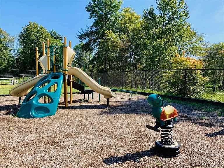 95 Meadow View Dr — Photo 36