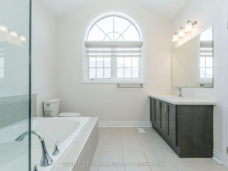 8 Monarch Dr — Photo 38