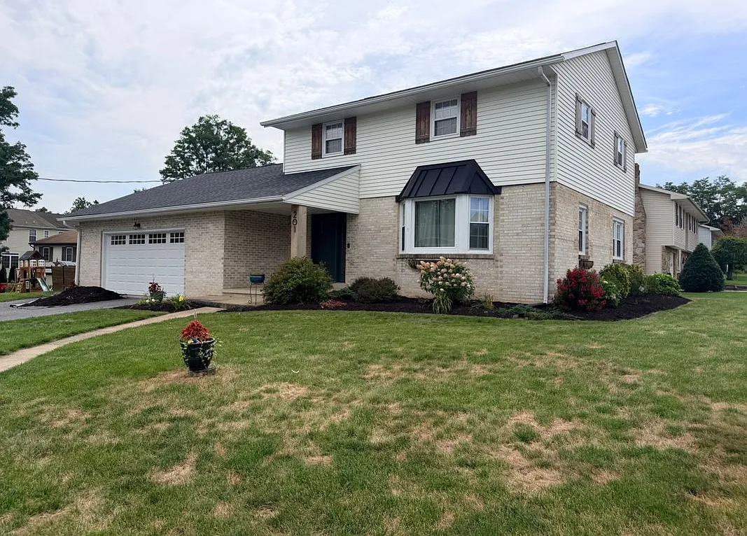 3 bed, 3.0 bath, 2663 sqft, $2,700 — Photo 1
