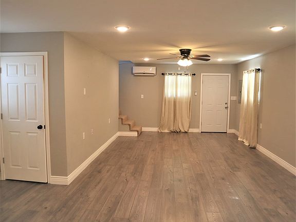 3rd image of 909 W Arkansas Ave