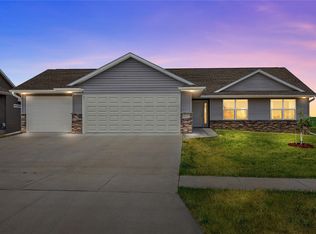 3252 Artesian Rd, Marion, IA 52302
