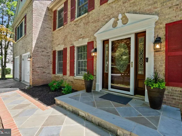 15517 Ambiance Dr, Gaithersburg, MD 20878