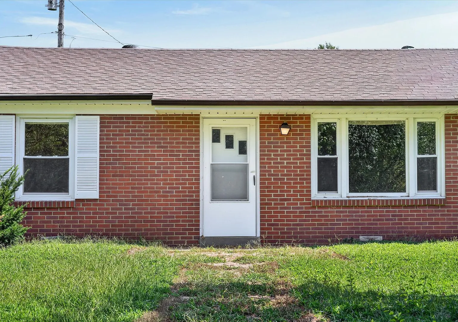 Country Rental on Approximately 1.9 Acres With 4 Bedrooms! — Photo 4