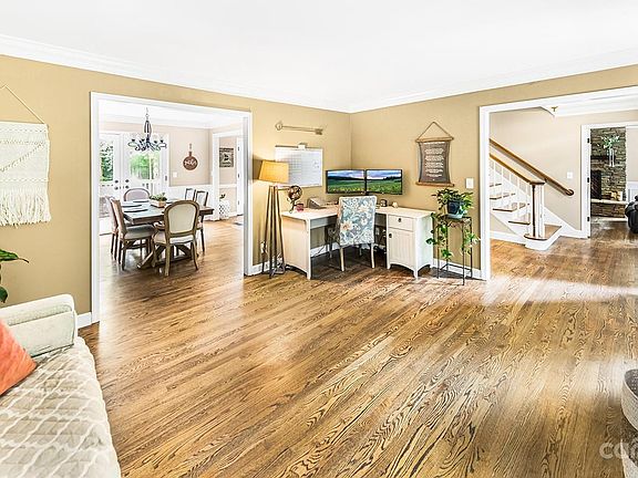 5th image of 2710 Oxborough Dr