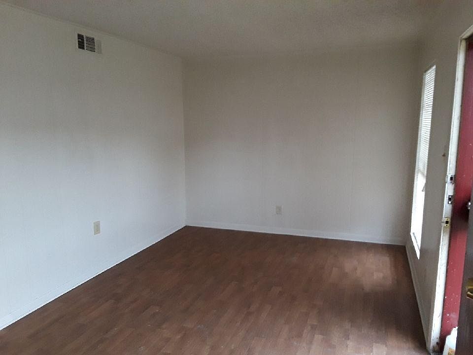 2nd image of 5209 Grovewood St