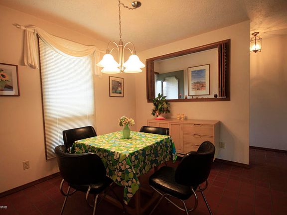 5th image of 2582 Stratford Dr