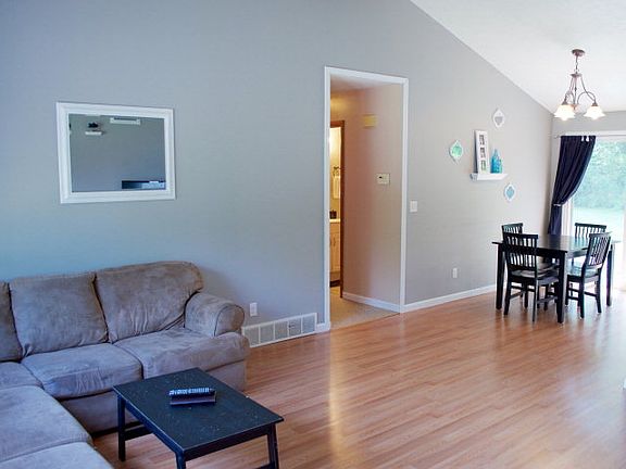 4th image of 2223 Vivian Ave