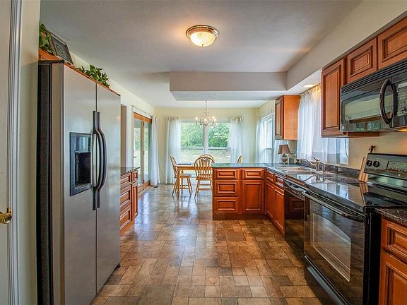 4th image of 400 Mayfair Dr