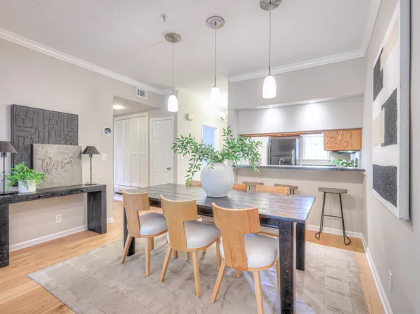 104 W End Pl, Nashville, TN 37205