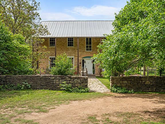 4th image of 426 Ranch Road 962 Rnch E