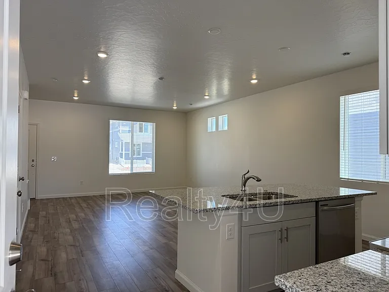 203 E Arcade Dr #1 — Photo 3