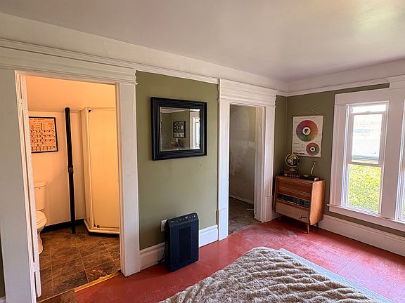 4th image of 3987 4th St